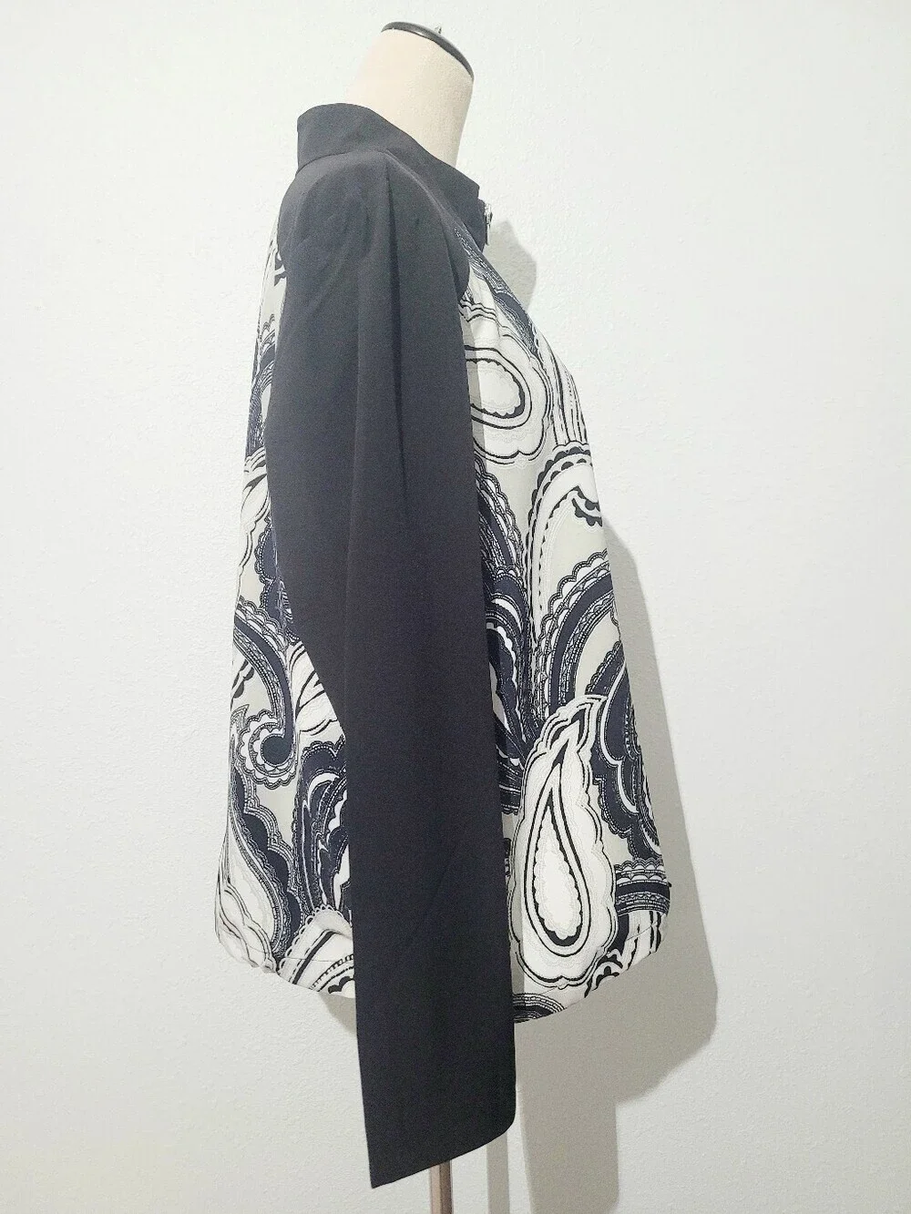 Plus Chico’s Zenergy UPF 50+ Paisley Zip Jacket Black White Size 18/18 NWT